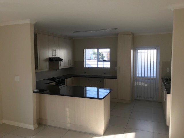 To Let 3 Bedroom Property for Rent in Sunningdale Western Cape